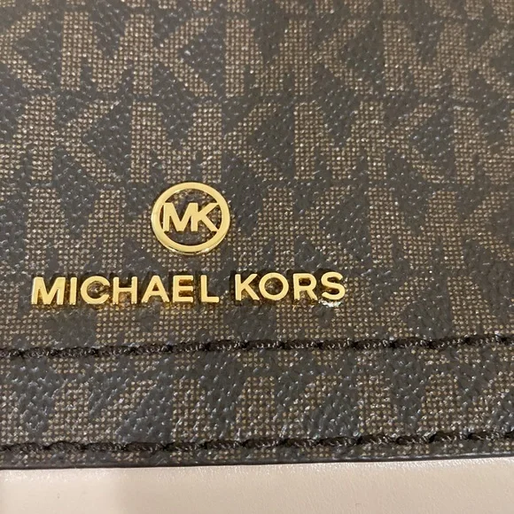 Micheal Kors Camden XS Pouchette - Picture 3 of 13